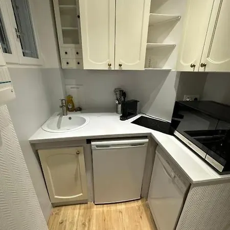 Parisian In A Cosy Flat - République París